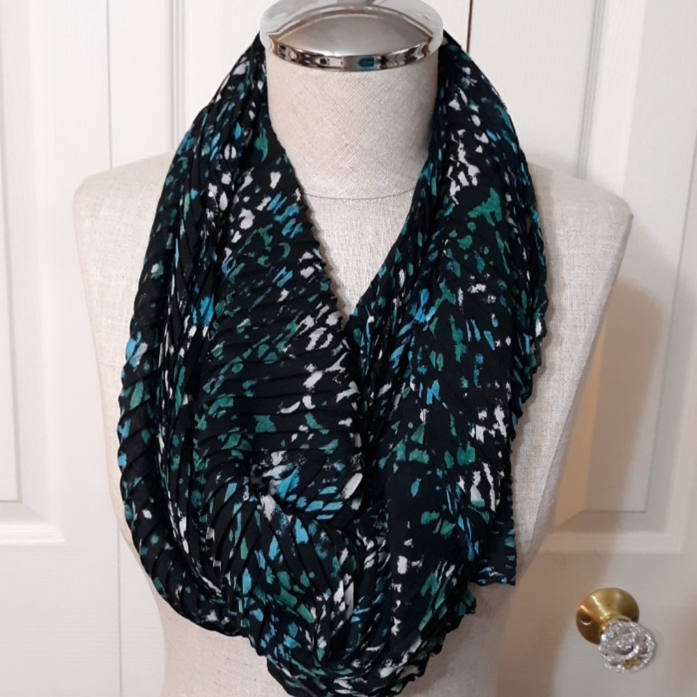 Scarf - Picture 3 of 4